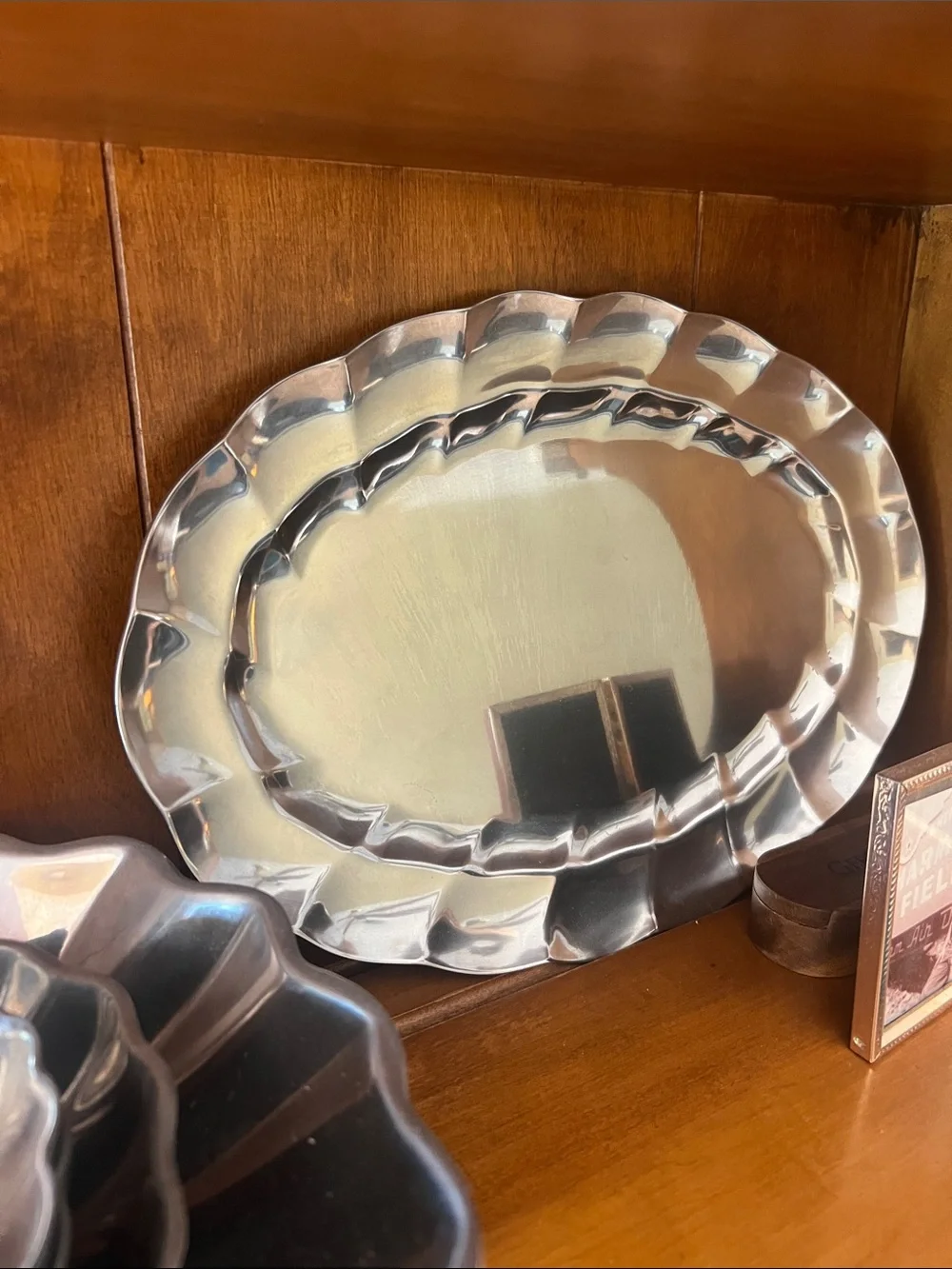 Wilton Armetale Scalloped Metal Hosting Set